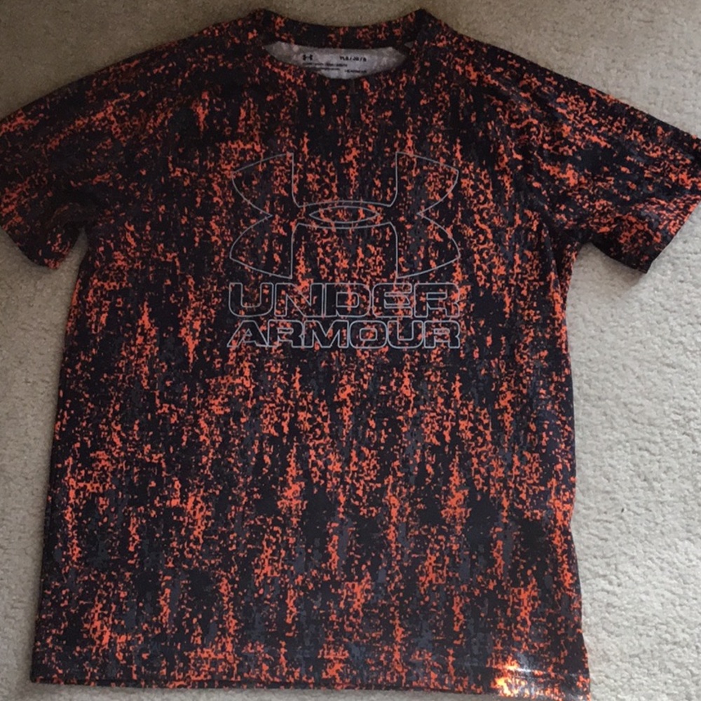 Boys size large under armor athletic T-shirt